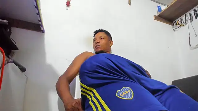 hugo3918  online show from February 11, 2026, 11:54 pm