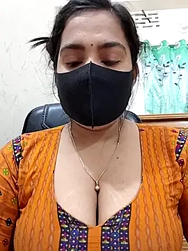 Snapshot of Ritusri_Dotta chatting on April 4, 2026, 6:49 pm Ritusri Dotta online show from April 4, 2026, 6:49 pm