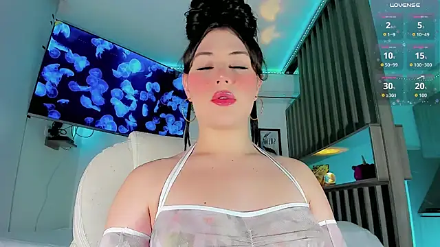 Ashlycuute online show from September 13, 2025, 5:51 am