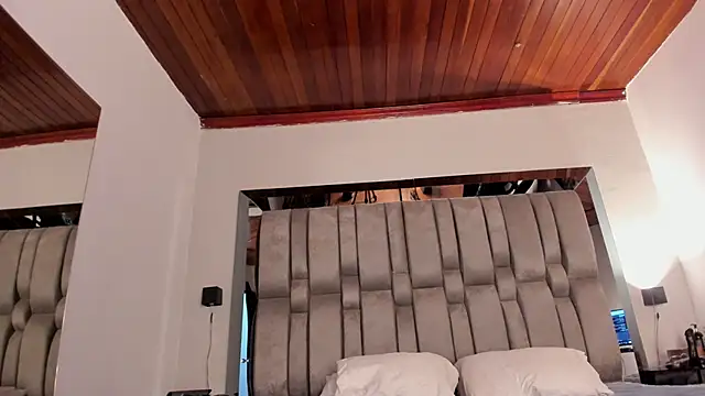 NikkySmiith online show from October 7, 2025, 11:51 am