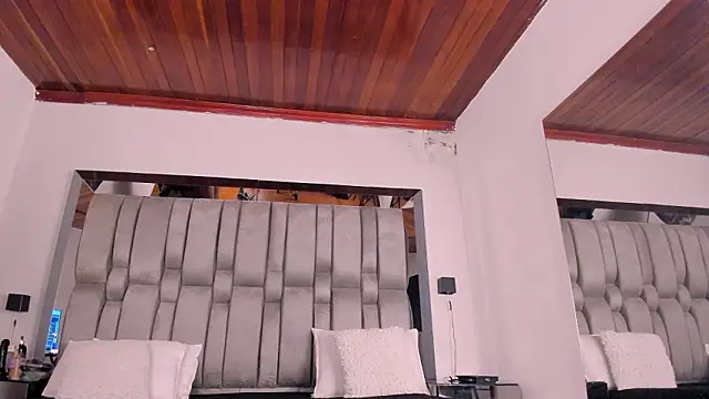 NikkySmiith online show from February 1, 2026, 12:04 pm