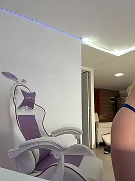 Alison Diaz17 online show from February 9, 2025, 10:32 pm