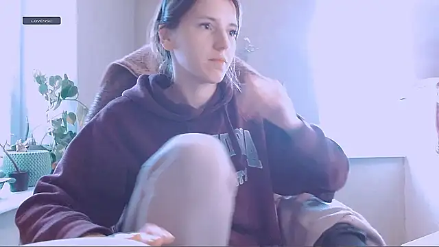 RosaJil online show from April 7, 2026, 2:06 pm