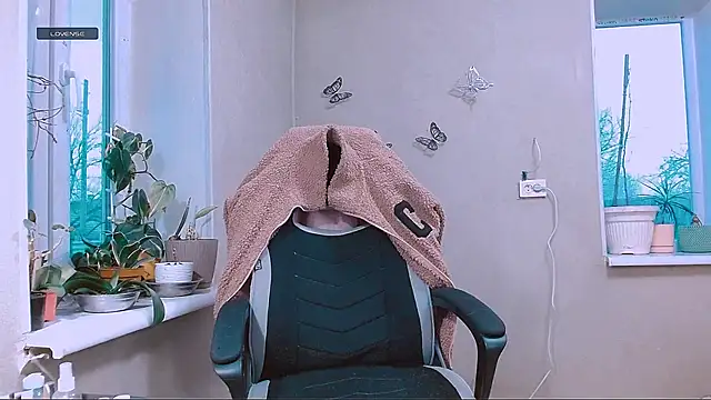 RosaJil online show from April 12, 2026, 4:34 pm