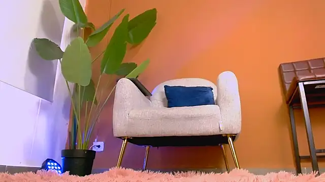 Snapshot of Sara_ow chatting on July 11, 2026, 7:38 pm Sara ow online show from July 11, 2026, 7:38 pm