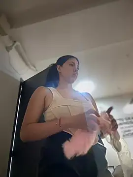 MarianaBenz online show from February 8, 2025, 8:32 pm