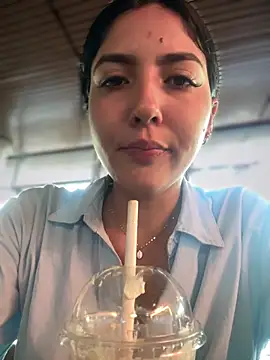 MarianaBenz online show from February 27, 2025, 3:26 pm