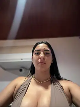 MarianaBenz online show from January 9, 2026, 11:28 pm