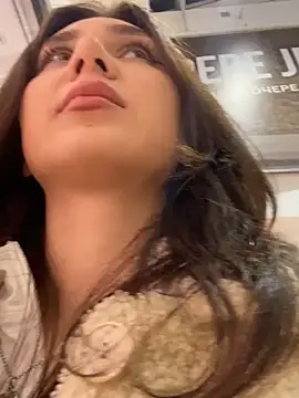 QuitieLia online show from December 22, 2024, 4:06 pm