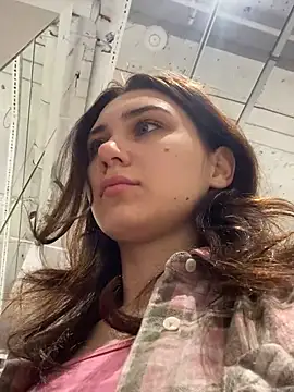 QuitieLia online show from December 27, 2024, 8:35 am