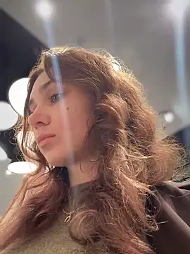 QuitieLia online show from September 29, 2025, 8:08 am