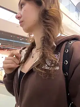 QuitieLia online show from March 28, 2026, 7:19 am