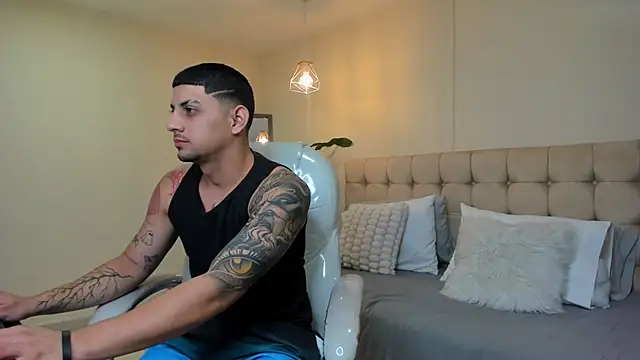 Alex cute77 online show from March 6, 2025, 12:19 pm