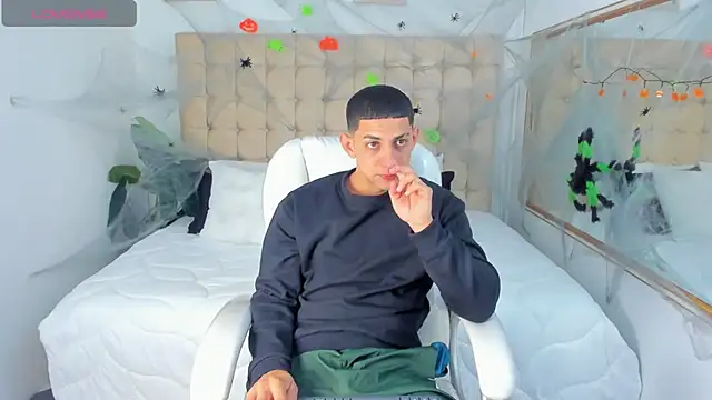 Alex cute77 online show from October 6, 2025, 12:24 pm