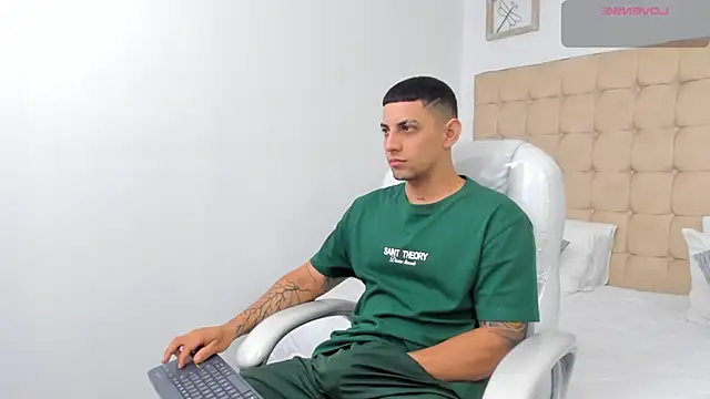 Alex cute77 online show from January 8, 2026, 12:51 pm