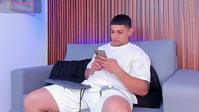 Alex cute77 online show from March 16, 2026, 12:09 pm