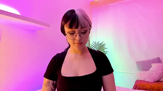 Gloomydoll online show from November 14, 2025, 9:24 pm