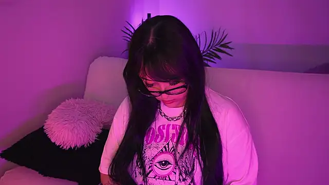 Gloomydoll online show from April 2, 2026, 8:28 pm