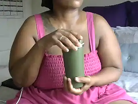 Real1SweetQueen online show from April 4, 2026, 7:17 am