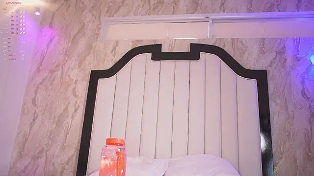 mia colin1  online show from November 14, 2025, 8:18 pm