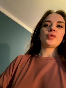 KristenSayles online show from September 21, 2025, 2:51 pm