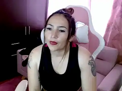 EVA GRAYS online show from March 6, 2025, 6:26 pm