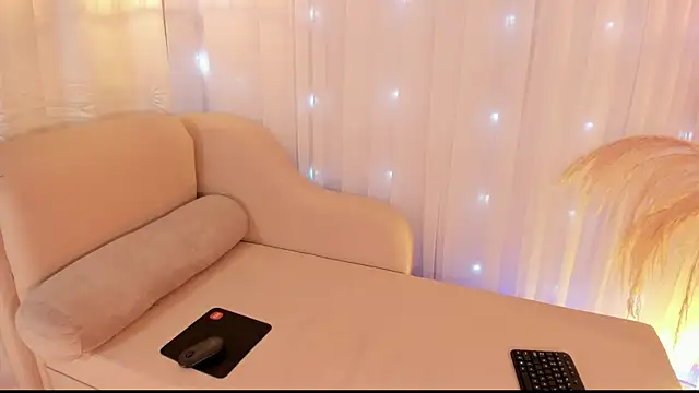 anniesweet02 online show from September 21, 2025, 11:06 pm