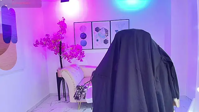 Isa reel online show from October 3, 2025, 7:44 pm