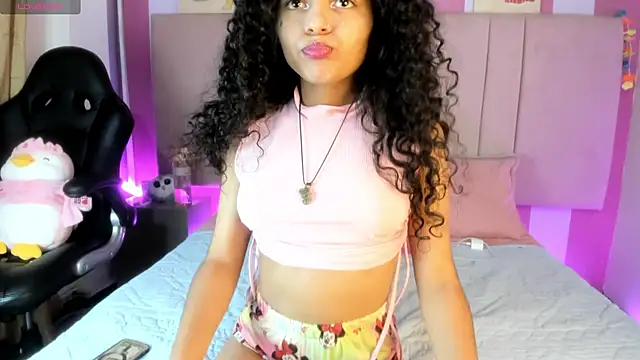 Winnifer Gonzal online show from March 18, 2025, 4:04 am