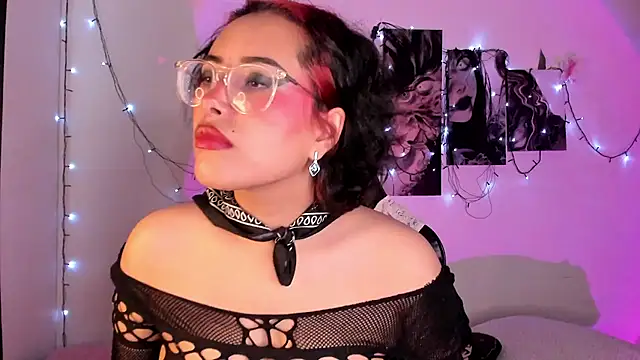 willow poisson online show from September 22, 2025, 5:26 pm