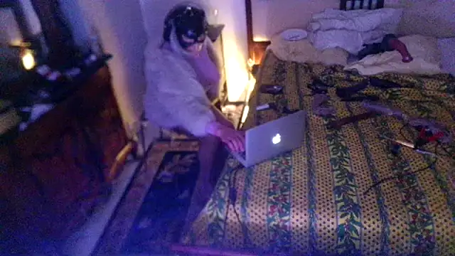 CharlotteVixxens online show from April 30, 2026, 12:17 am