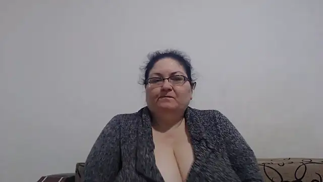 Nykyxo online show from April 22, 2026, 3:31 am