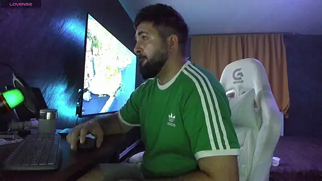 Eduu2322 online show from October 28, 2025, 9:28 pm