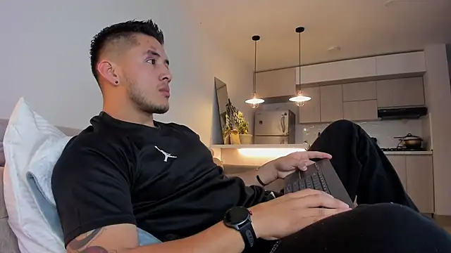 Snapshot of Chriskyle_ chatting on December 3, 2024, 11:11 am Chriskyle  online show from December 3, 2024, 11:11 am