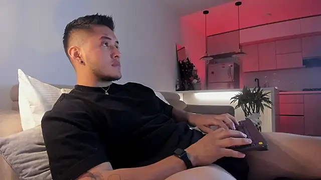 Snapshot of Chriskyle_ chatting on January 25, 2025, 4:02 am Chriskyle  online show from January 25, 2025, 4:02 am