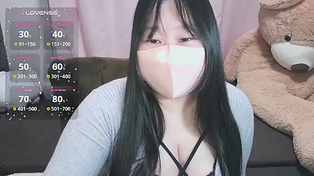 yuinyan3150 online show from May 17, 2026, 8:49 pm