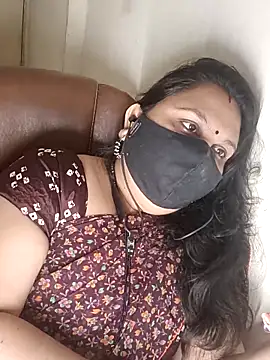 Snapshot of Love-priya chatting on February 18, 2026, 4:47 pm Love-priya online show from February 18, 2026, 4:47 pm