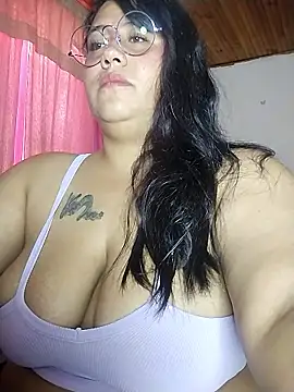Snapshot of KATYGONZALEZ chatting on April 22, 2026, 10:11 pm KATYGONZALEZ online show from April 22, 2026, 10:11 pm