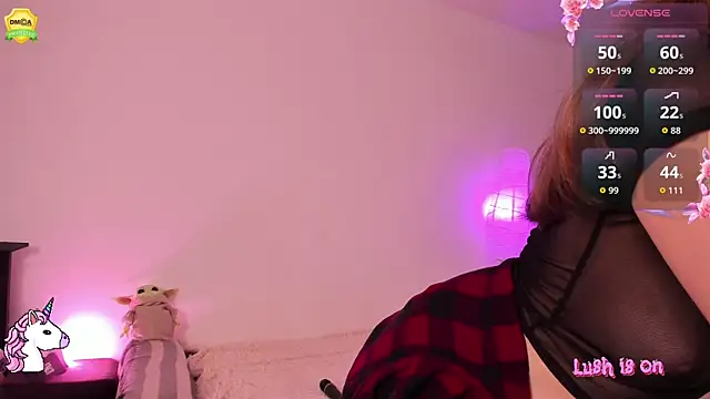 EvaUniporn online show from October 14, 2025, 2:40 pm