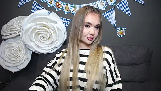 StacyYellig online show from October 5, 2025, 7:34 pm