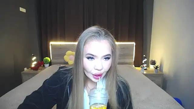 StacyYellig online show from October 7, 2025, 7:11 pm