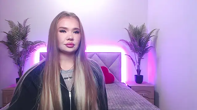 StacyYellig online show from November 7, 2025, 8:42 pm