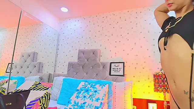 JulietaReyess online show from September 19, 2025, 11:55 am