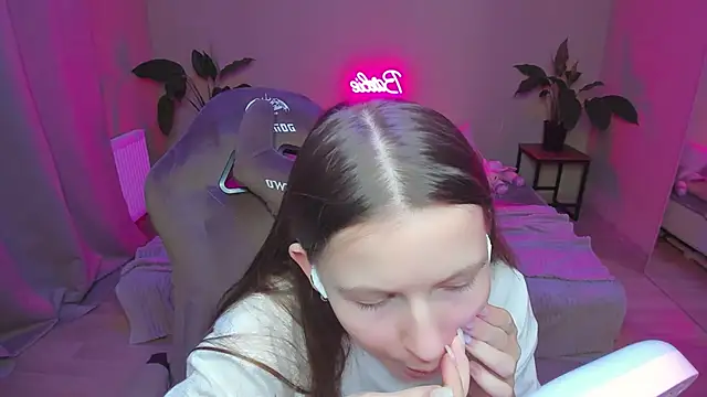 HelloRoxy online show from December 19, 2024, 9:17 pm