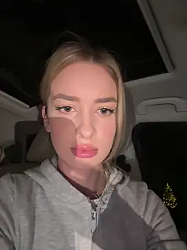 Snapshot of EvieEvans chatting on December 4, 2024, 7:56 pm EvieEvans online show from December 4, 2024, 7:56 pm