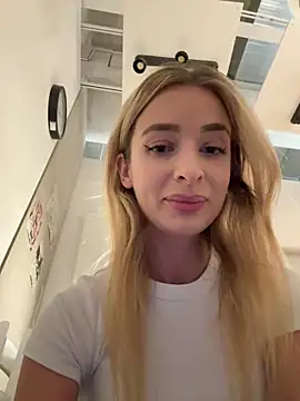 Snapshot of EvieEvans chatting on December 13, 2024, 4:05 pm EvieEvans online show from December 13, 2024, 4:05 pm