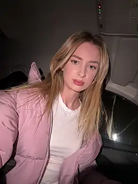 Snapshot of EvieEvans chatting on January 17, 2025, 8:33 pm EvieEvans online show from January 17, 2025, 8:33 pm