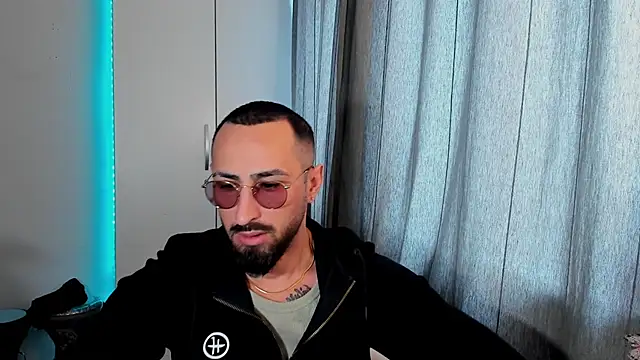 Snapshot of Baddfuckerr chatting on February 7, 2025, 8:01 am Baddfuckerr online show from February 7, 2025, 8:01 am
