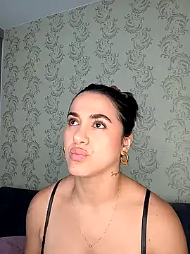 Snapshot of Bella_Fior chatting on June 12, 2026, 12:31 am Bella Fior online show from June 12, 2026, 12:31 am