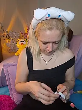 NaomiShimizu online show from December 1, 2025, 9:09 pm